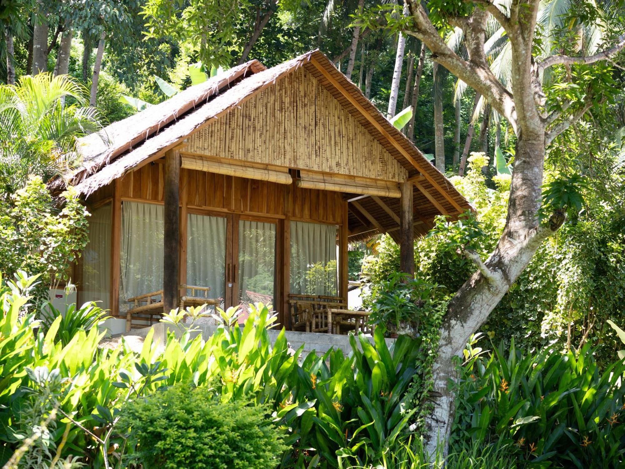 D'Lagoon Dive Resort Bitung Extérieur photo