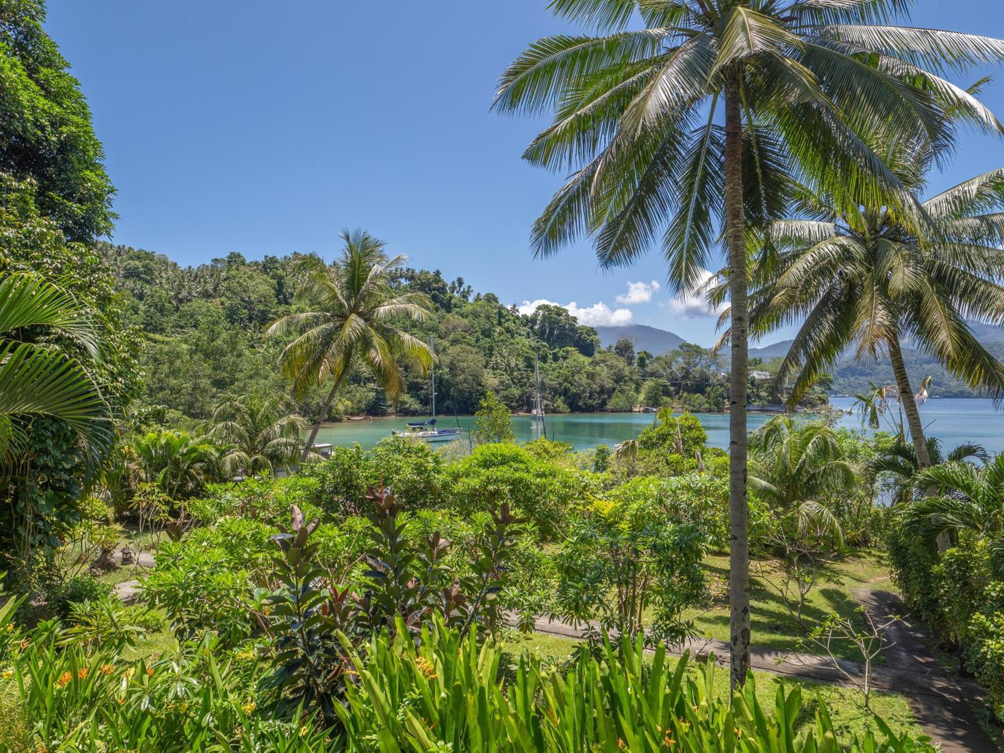 D'Lagoon Dive Resort Bitung Extérieur photo